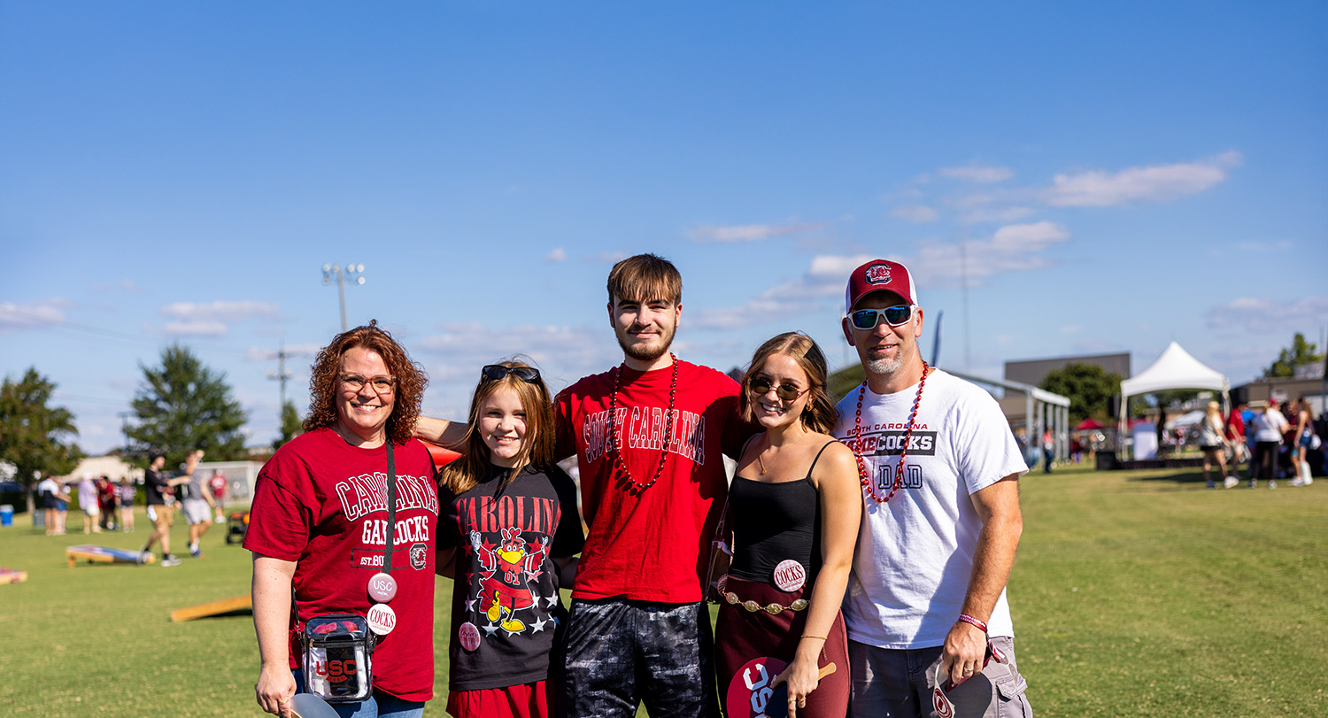 Family enjoys Family Weekend Tailgate